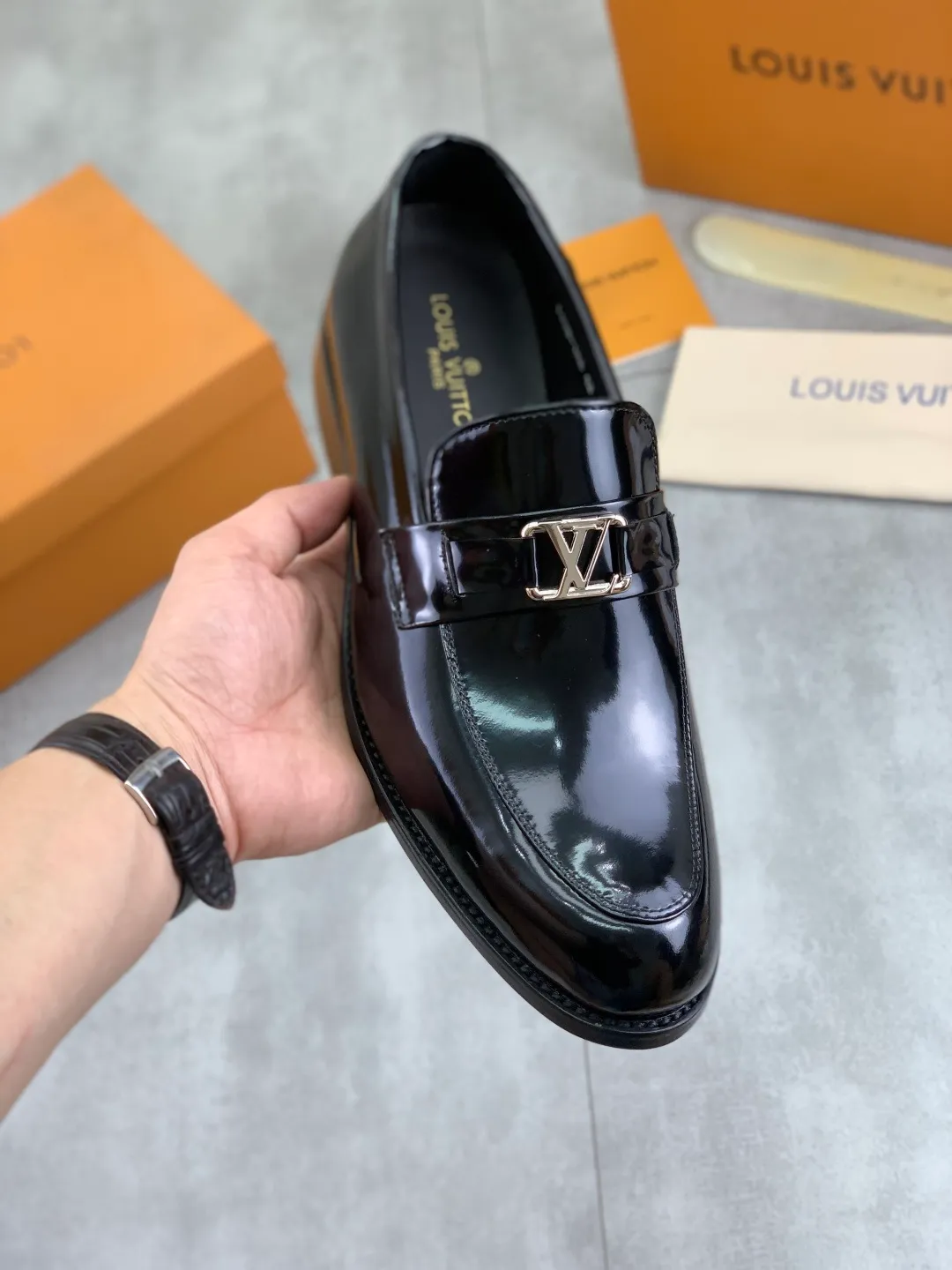 Men's shoes 💰P460💰[New model] Water-dyed cow lining 🆘 LV Louis Vuitton business leather shoes, made of original imported Italian 🇮🇹 calfskin, full cowhide lining, carefully handmade by professional shoemakers, the original version is specially designed for wear-resistant outsole. Standard code: 39-45 5️⃣color🉑️select